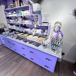 Lavender Societe - Lavender : lotions, essentials oils, soaps, linen sprays, hand creams , psoriasis eczema cream, bath powder, deodorant