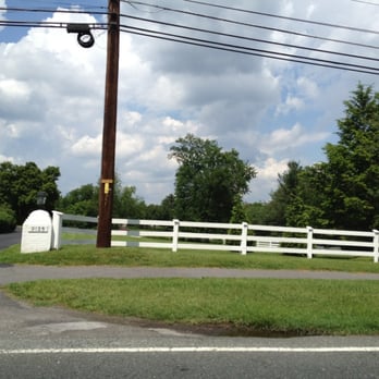 Canal Clinic - Driveway entrance - Veterinarians Near Me - Potomac, Maryland Canal Clinic - Driveway entrance - Veterinarians Near Me - Potomac, Maryland