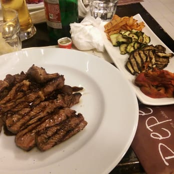 PepeNero - Tagliata su letto di cipolle di Tropea appassite al vino + verdure miste grigliate - Italian Near Me - Roma, 62 PepeNero - Tagliata su letto di cipolle di Tropea appassite al vino + verdure miste grigliate - Italian Near Me - Roma, 62