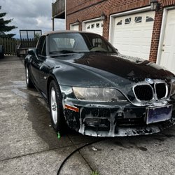 Sevier Detail - In the process of washing this BMW Z3!