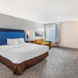 Hampton Inn Carbondale - Guest room