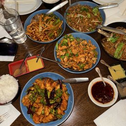 Fish Filet Ginger Scallion Hot Pepper, Szechuan Style Diced Chicken, Chicken with Garlic Sauce, Lo Mein Lunch, Plain Fried Rice Fish Filet Ginger Scallion Hot Pepper, Szechuan Style Diced Chicken, Chicken with Garlic Sauce, Lo Mein Lunch, Plain Fried Rice