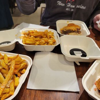 Bleecker Victoria - Burgers Near Me - London, XGL Bleecker Victoria - Burgers Near Me - London, XGL