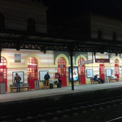 Estación De Tren Dos Hermanas - Andén de noche