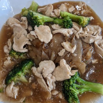 Rincome - Rad na chicken - Thai Near Me - Northridge, California Rincome - Rad na chicken - Thai Near Me - Northridge, California