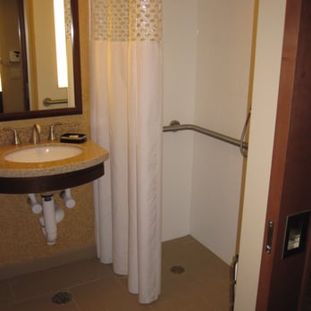 Hampton Inn Manhattan Grand Central - Shower - Hotels Near Me - New York, New York