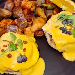 Classic Benedict with champagne Hollandaise