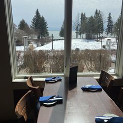 Ledge Rock Grille - Inside