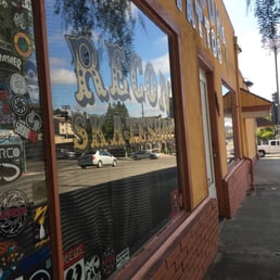 Street view of recon tattoo and skate shop.