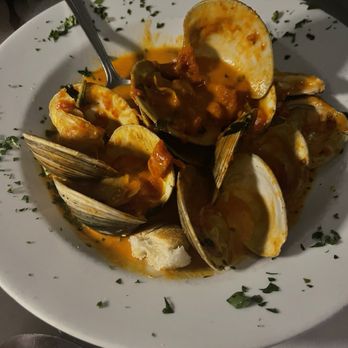 Anthony's Kitchen & Cocktails - Clam Pot - Italian Near Me - Bellmore, New York Anthony's Kitchen & Cocktails - Clam Pot - Italian Near Me - Bellmore, New York