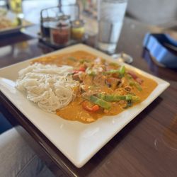 Thai Thai'M - C006. Panang Curry with Thai noodle