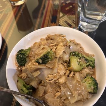 Padaek - Pad see ew - Thai Near Me - Falls Church, Virginia