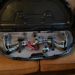 Powder Horn Guns & Sporting Goods - Bowtech ES Gen2, Black Gold 5 pin, B Stinger, QAD drop away, Bowmar Nose button.