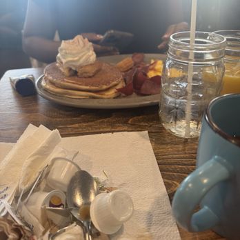 Toasted Rooster Cafe - Birthday girls - Breakfast & Brunch Near Me - Sacramento, California Toasted Rooster Cafe - Birthday girls - Breakfast & Brunch Near Me - Sacramento, California