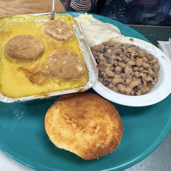 Delancy's Restaurant - Chicken Pie with mashed potatoes and gravy, black eyed peas and corn bread - American Near Me - Burlington, North Carolina Delancy's Restaurant - Chicken Pie with mashed potatoes and gravy, black eyed peas and corn bread - American Near Me - Burlington, North Carolina