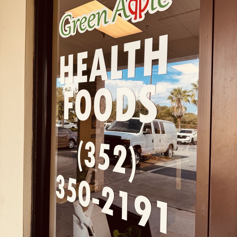 The Green Apple Health Foods Logo