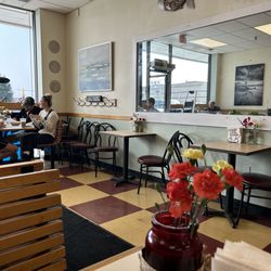 Mister Bagel Mall - Inside area