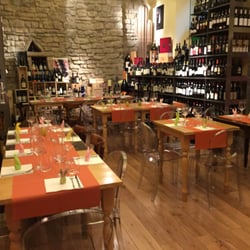 Lalimentari - La Nostra sala con parte della selezione di vini