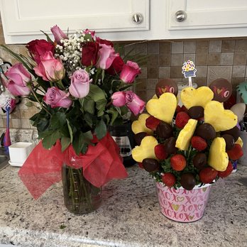 Edible Arrangements - Replacement arrangement with complimentary flowers. You can see that this arrangement was done correctly! - Gift Shops Near Me - Cherry Hill, New Jersey Edible Arrangements - Replacement arrangement with complimentary flowers. You can see that this arrangement was done correctly! - Gift Shops Near Me - Cherry Hill, New Jersey