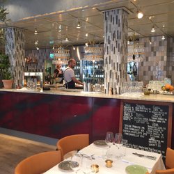 la colline - Ny trevlig restaurant med inredning av Jonas Bohlin. Härlig menu och omfattande vinlista. Mycket bra service och utsökt mat. Rekommenderas!!
