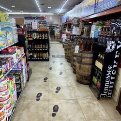 Stateline Liquor - Inside