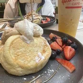 Hanabusa Cafe - Earl Grey and Sea Salt Caramel Pancake Peach Cheese Tea - Pancakes Near Me - Chicago, Illinois