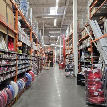The Home Depot - There was a lot of stock, and there wasn't a single piece of trash on the floor. - Hardware Stores Near Me - Tukwila, Washington