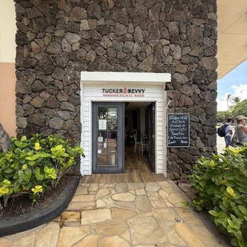 Tucker & Bevvy - Outside - Breakfast & Brunch Near Me - Honolulu, Hawaii Tucker & Bevvy - Outside - Breakfast & Brunch Near Me - Honolulu, Hawaii