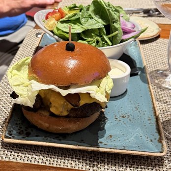 Avalon Grille - Wagyu Burger - New American Near Me - Avalon, California