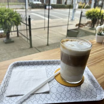 Cafe Dalbodre - Iced Latte - Coffee & Tea Near Me - Niagara Falls, Ontario