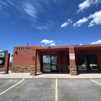 Casa Verde - Outside View of Parking Lot - Cannabis Dispensaries Near Me - Las Cruces, New Mexico Casa Verde - Outside View of Parking Lot - Cannabis Dispensaries Near Me - Las Cruces, New Mexico