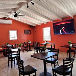 Eat and Cool Out - Dining area