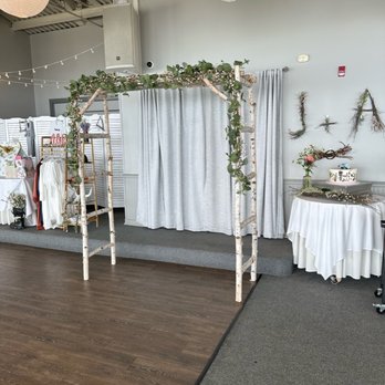 Monmouth Wedding Rentals - Beautiful arch at a bridal shower - Wedding Planning Near Me Monmouth Wedding Rentals - Beautiful arch at a bridal shower - Wedding Planning Near Me