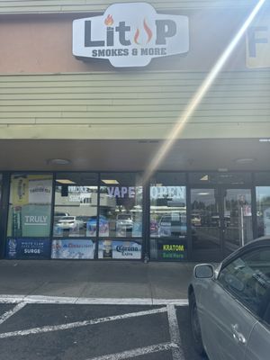 elf bar vape uk LIGHT UP SMOKE AND VAPE - Updated May 2026 - 4215 Jimmy Lee Smith Pkwy,  Hiram, Georgia - Vape Shops - Phone Number main image 1