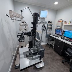 Eye Physicians of Long Beach - Exam room