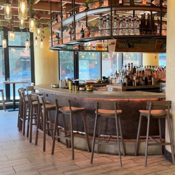 LÝRA - Inside - Greek Near Me - Chicago, Illinois