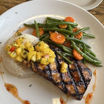 Clawson's 1905 Restaurant - Mahi Mahi - Seafood Near Me - Beaufort, North Carolina