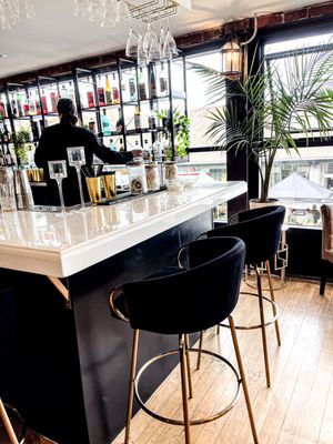 Bentley's Cocktail Bar & Lounge by null
