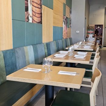 Lin Jia Asian Kitchen - Comfy banquette seating - Asian Fusion Near Me - Oakland, California Lin Jia Asian Kitchen - Comfy banquette seating - Asian Fusion Near Me - Oakland, California