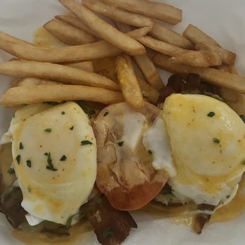 Colibri Grill Cafe - Tomato, Bacon-Tomato-Avocado Eggs Benedict - Barbeque Near Me - Santa Rosa, California Colibri Grill Cafe - Tomato, Bacon-Tomato-Avocado Eggs Benedict - Barbeque Near Me - Santa Rosa, California