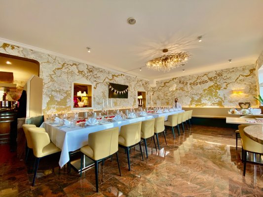 Restaurant Max'es by null