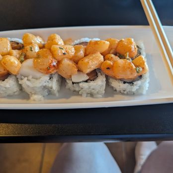 Taizzi Sushi - Memorial - Scallops and salmon roll - Japanese Near Me - Houston, Texas Taizzi Sushi - Memorial - Scallops and salmon roll - Japanese Near Me - Houston, Texas
