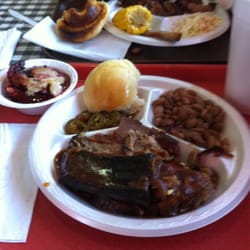 Circle J Barbecue - Ribs, sausage, pinto beans & black berry cobbler