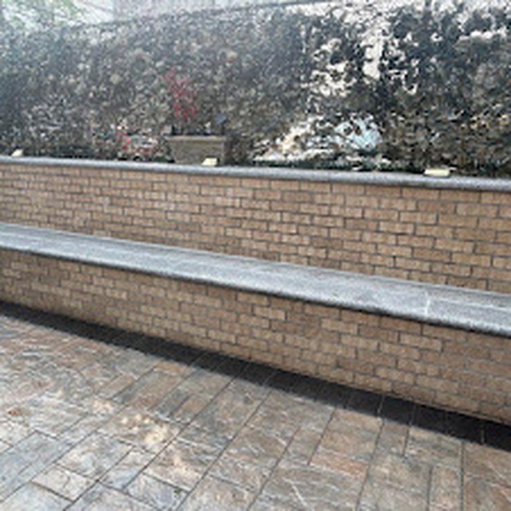 Brick/concrete bench Brick/concrete bench