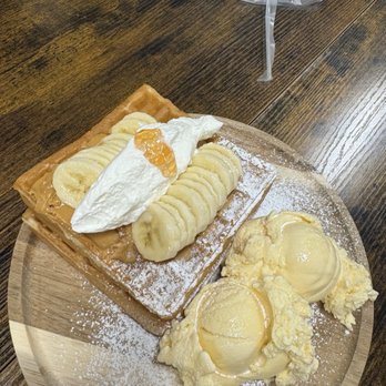 Waffle and Berry - Banana waffle - Waffles Near Me - Honolulu, Hawaii