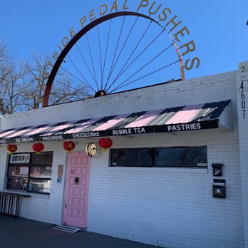 Omg Squee - Outside building - aesthetic! - Desserts Near Me - Austin, Texas