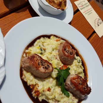 Restaurant Rasender Roland - Schweinefilet auf Rahmwirsing nach Art des Hauses und Kartoffelgratin - German Near Me - Binz, MV Restaurant Rasender Roland - Schweinefilet auf Rahmwirsing nach Art des Hauses und Kartoffelgratin - German Near Me - Binz, MV