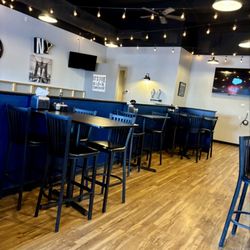 New York Pizza Pub - Inside seating