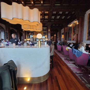 Q at The Empress - Bar - Seafood Near Me - Victoria, British Columbia