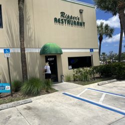 Ripper's Restaurant - Front entrance